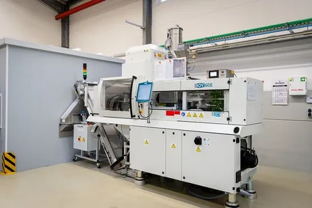 Cleanroom injection molding machine