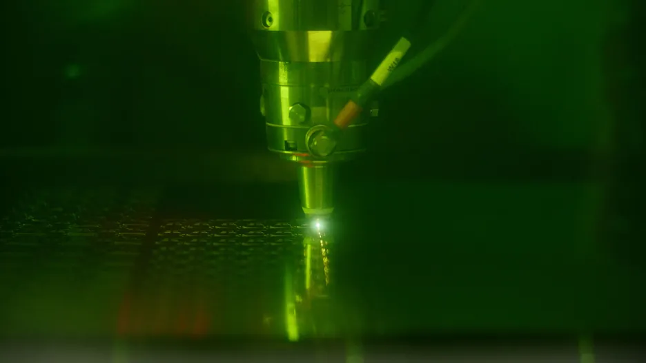 2D laser cutting a metal part